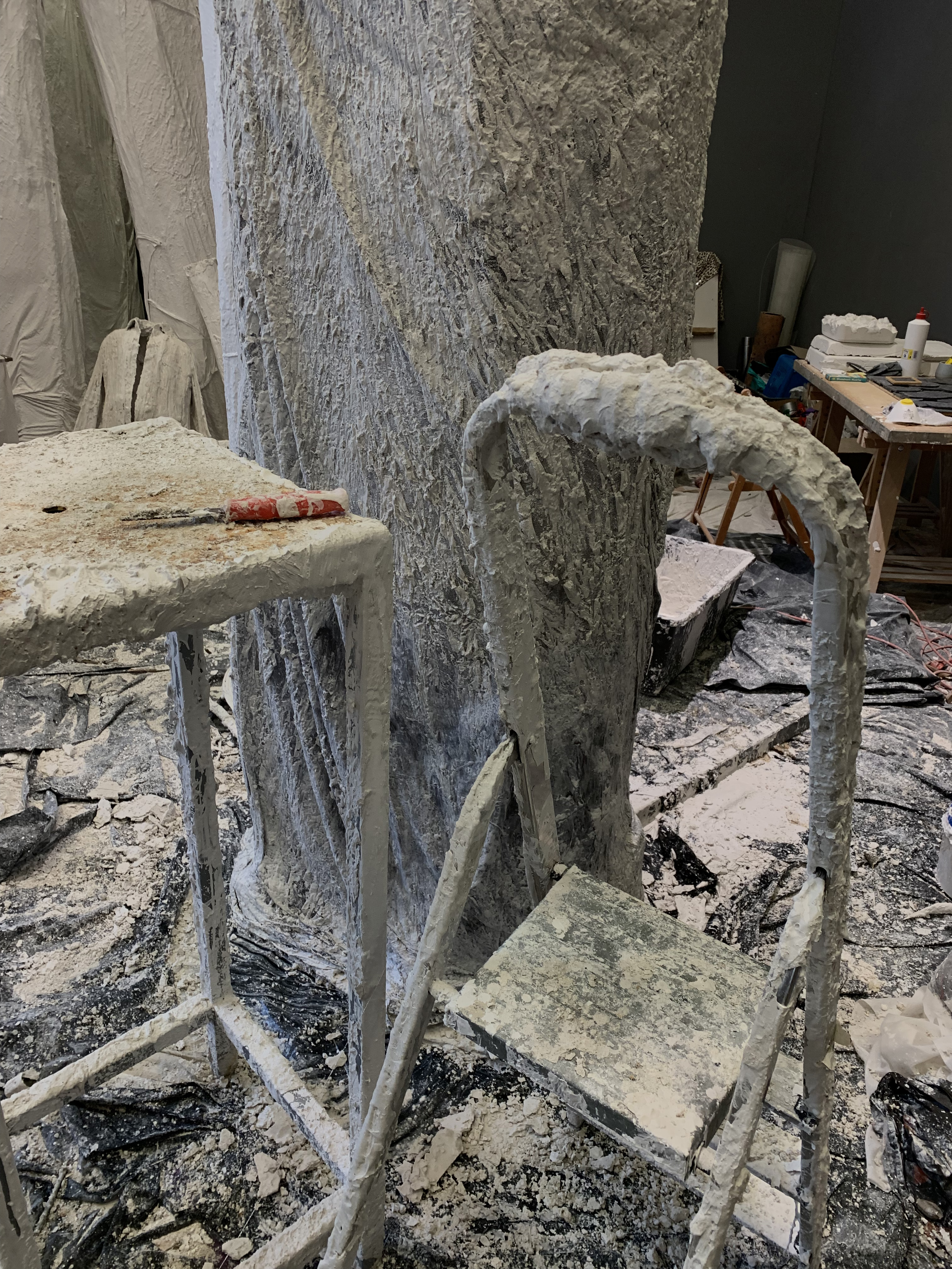 Giants (process). A view of the workshop and sculptures details