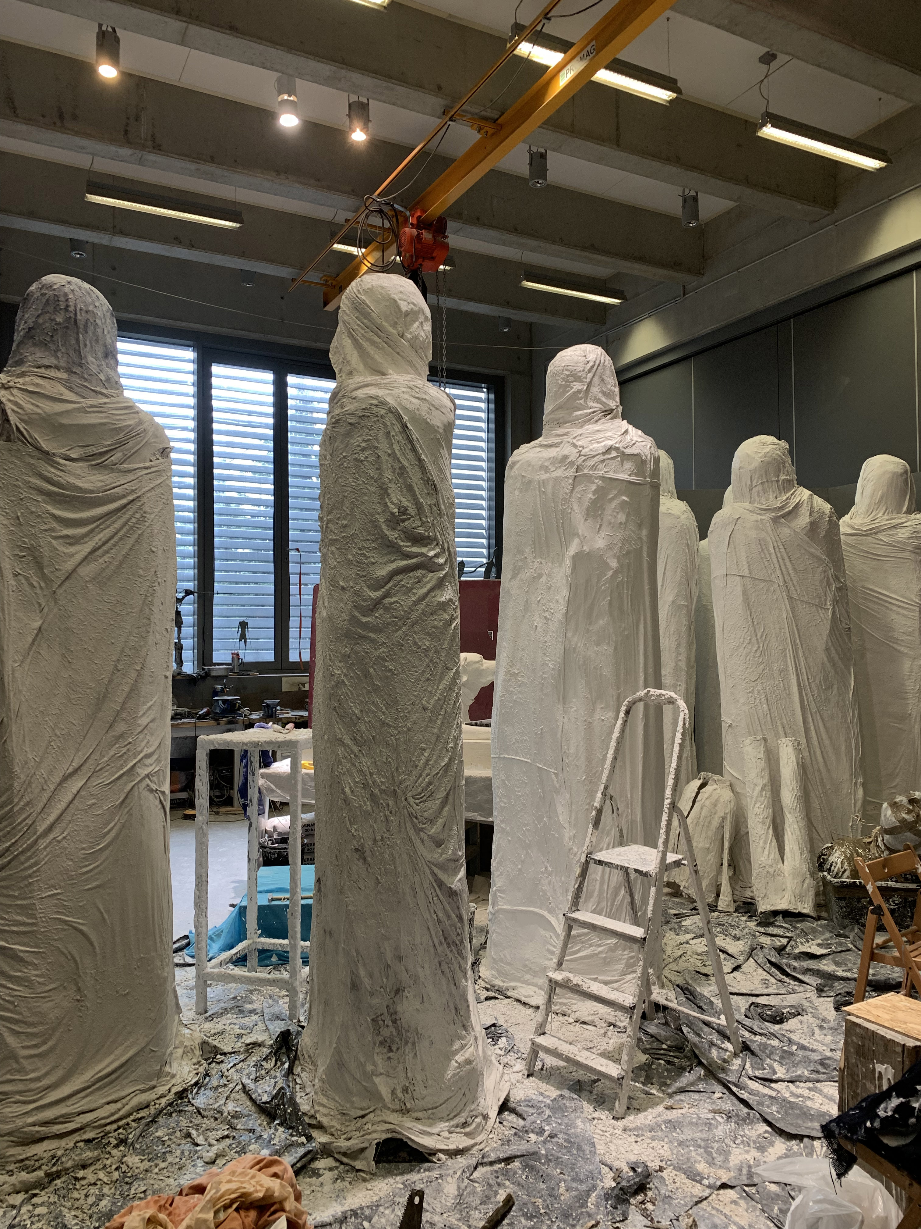 Giants (process). A view of the workshop and sculptures details